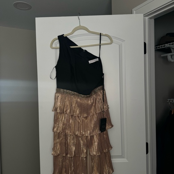 NWT Ieena For Mac Duggal One Shoulder Tiered Ruffle Gown Women’s Black Gold 8 - Picture 5 of 7